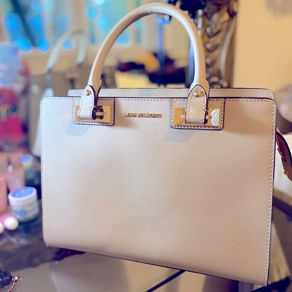 Michael Kors Handbags - Beige MICHAEL KORS purse